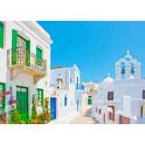 Στενός δρόμος με παραδοσιακά σπίτια στην Αμοργό